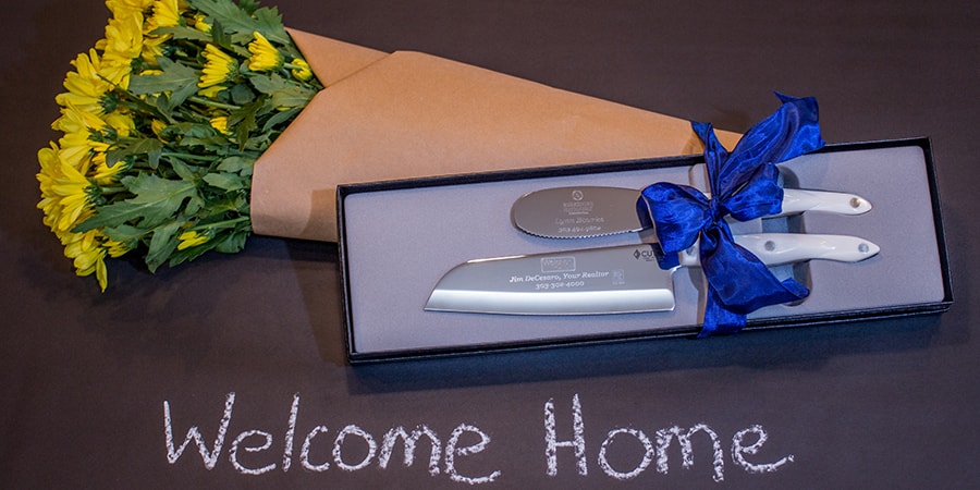 Welcome-home-cutco-gift-set-and-yellow-flowers